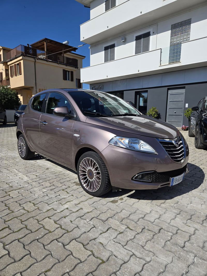 Lancia Ypsilon 1.2 69 CV 5 porte GPL Ecochic Elle del 2015 usata a Montecosaro