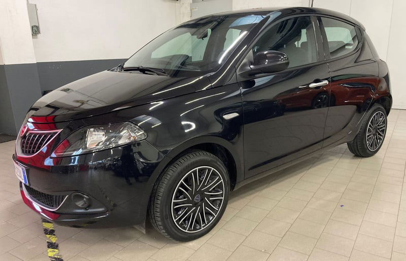 Lancia Ypsilon 1.0 FireFly 5 porte S&S Hybrid Gold Plus del 2023 usata a Vigevano