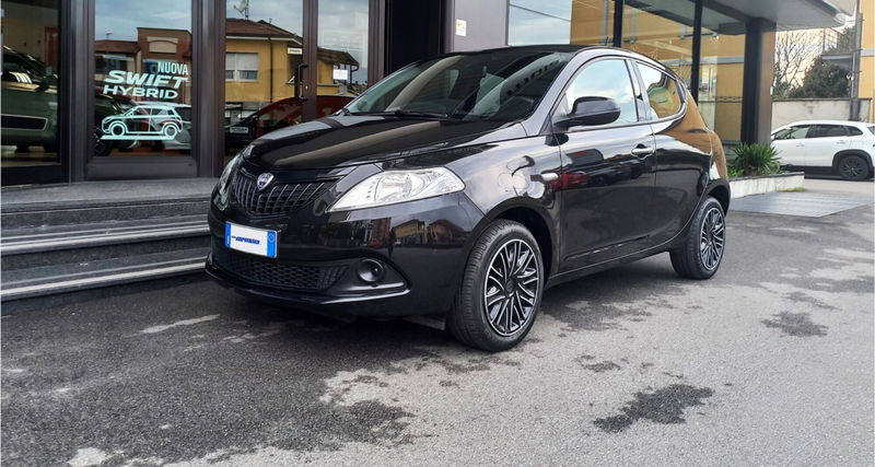 Lancia Ypsilon 1.0 FireFly 5 porte S&S Hybrid Gold Plus del 2023 usata a San Vittore Olona