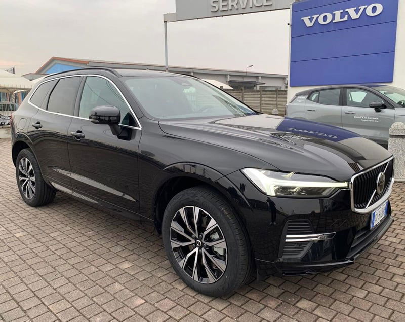 Volvo XC60 B4 automatico Core nuova a Caresanablot