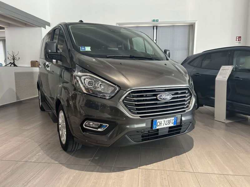 Ford Tourneo Custom 320 2.0 EcoBlue 130CV MHEV PC Titanium del 2022 usata a Caresanablot