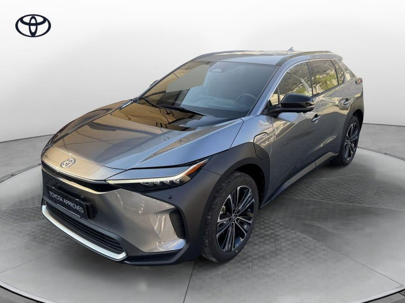 Toyota bZ4X ev Lounge awd-i 218cv del 2023 usata a Como
