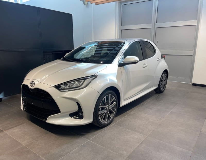 Toyota Yaris 1.5 Hybrid 5 porte Lounge nuova a Ferrara