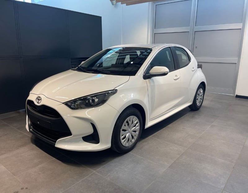 Toyota Yaris 1.5 Hybrid 5 porte Premiere nuova a Ferrara