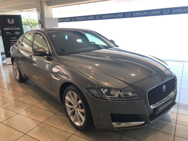 Jaguar XF 2.0 D 180 CV Prestige del 2016 usata a Agliana