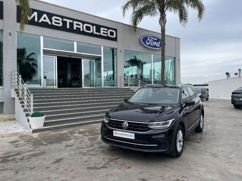 Volkswagen Tiguan 2.0 TDI 150 CV SCR DSG 4MOTION Life del 2021 usata a Tricase