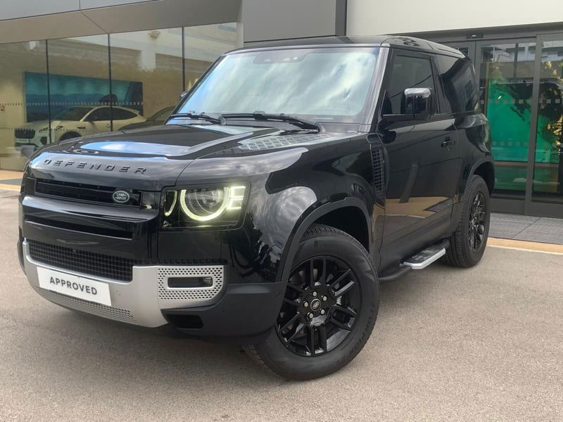 Land Rover Defender 90 3.0d i6 mhev SE awd 200cv auto del 2024 usata a Bari
