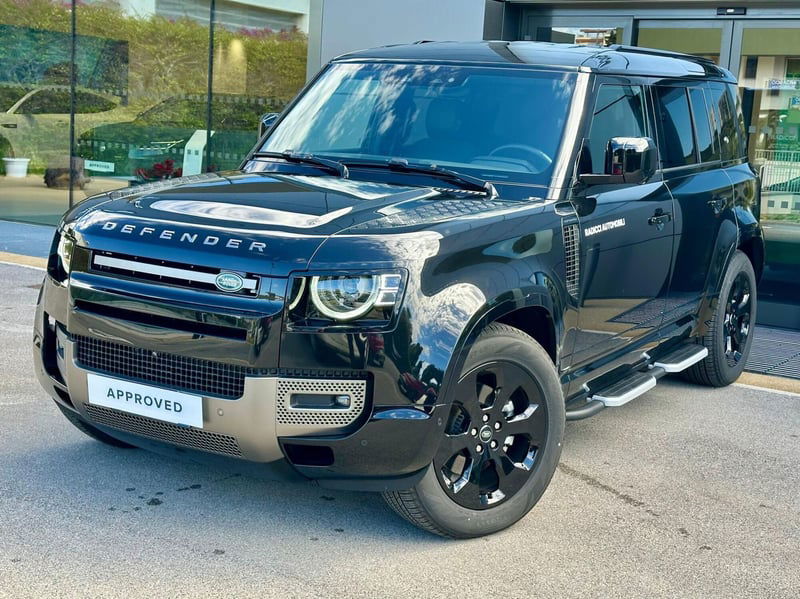 Land Rover Defender 110 3.0d i6 mhev X-Dynamic SE awd 250cv auto del 2024 usata a Bari