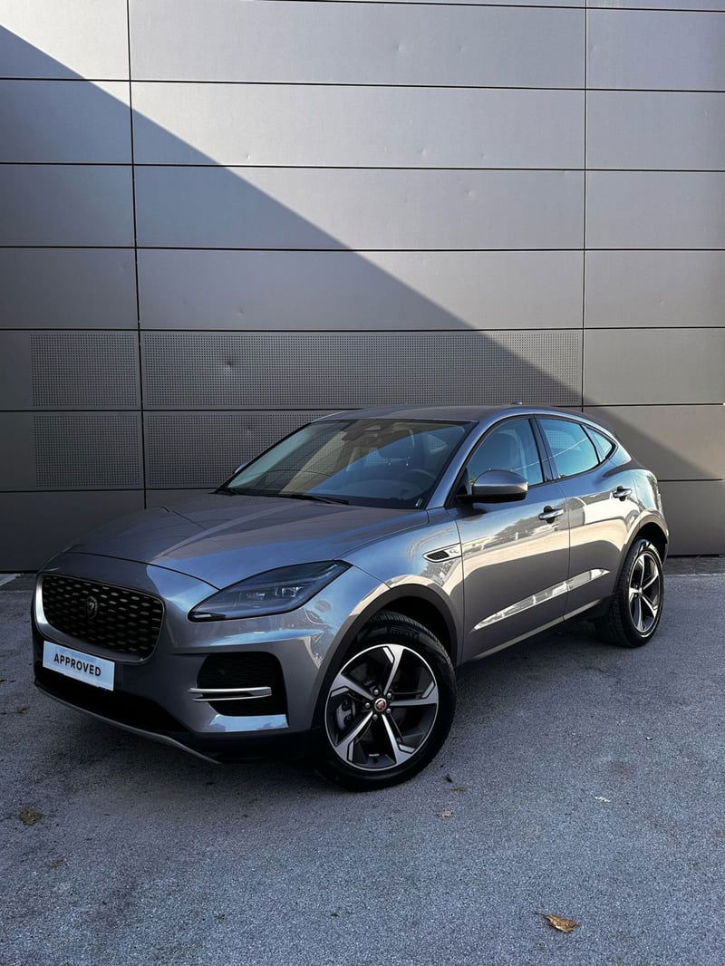 Jaguar E-Pace 2.0d i4 mhev R-Dynamic S awd 163cv auto del 2022 usata a San Giovanni Teatino