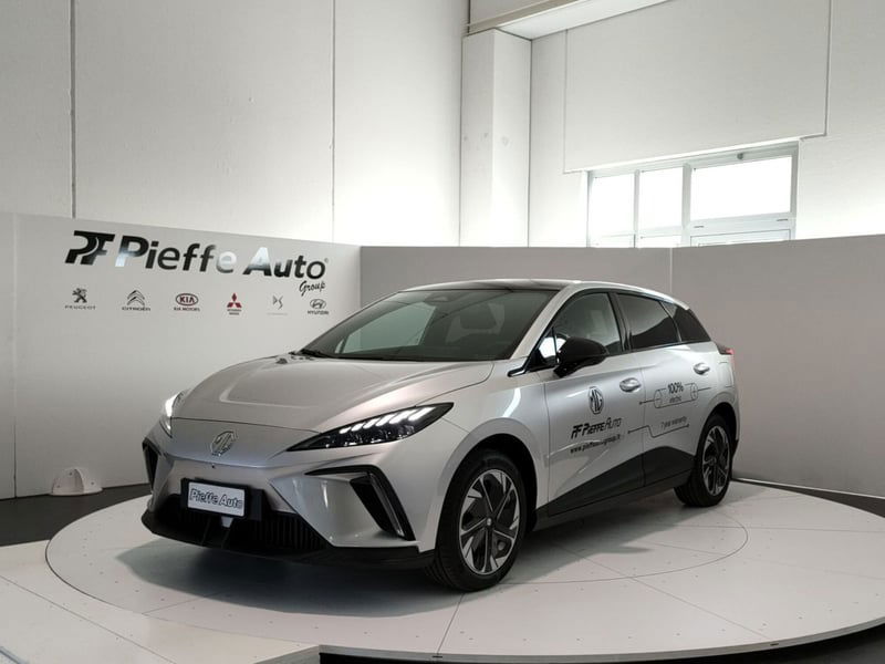 Mg MG4 MG4 64kWh Luxury del 2023 usata a L'Aquila