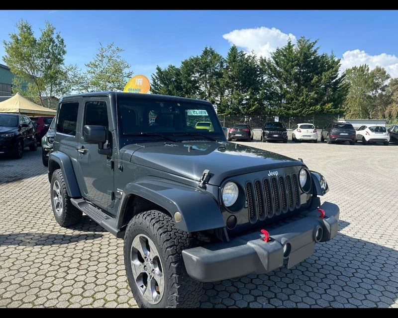 Jeep Wrangler 2.8 CRD DPF Sahara Auto del 2017 usata a Massarosa
