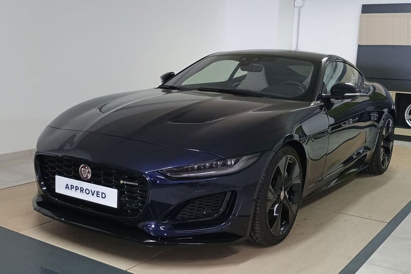 Jaguar F-Type Coupé 2.0 aut. Coupé R-Dynamic Black del 2024 usata a Catanzaro