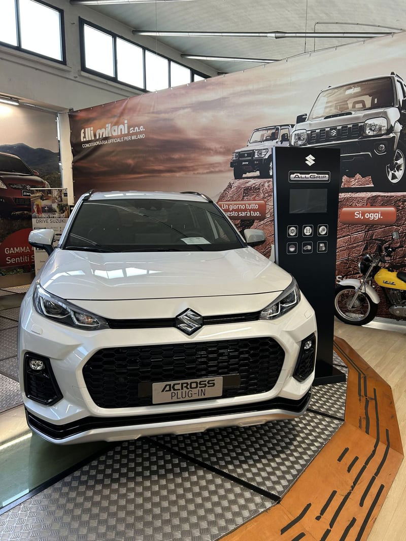 Suzuki Across 2.5 Plug-in Hybrid E-CVT 4WD Top nuova a Milano