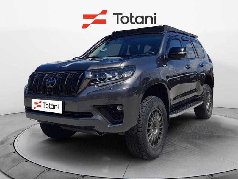 Toyota Land Cruiser 5p 2.8 d-4d Executive auto del 2023 usata a L'Aquila