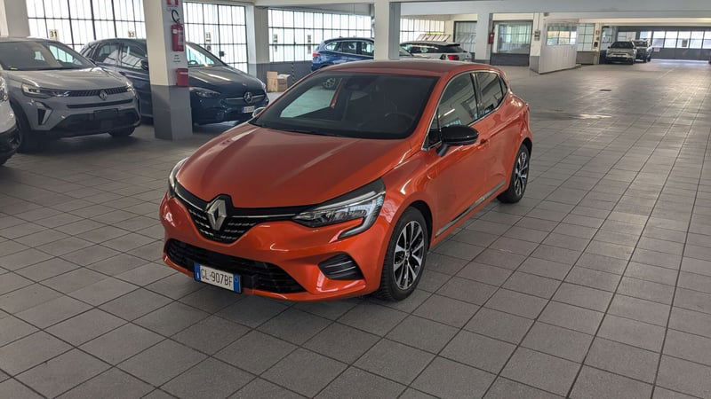 Renault Clio TCe 90 CV 5 porte Techno del 2022 usata a Milano