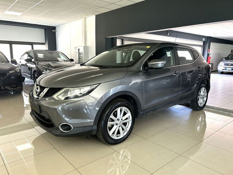 Nissan Qashqai 1.2 DIG-T Acenta del 2015 usata a Ferrara