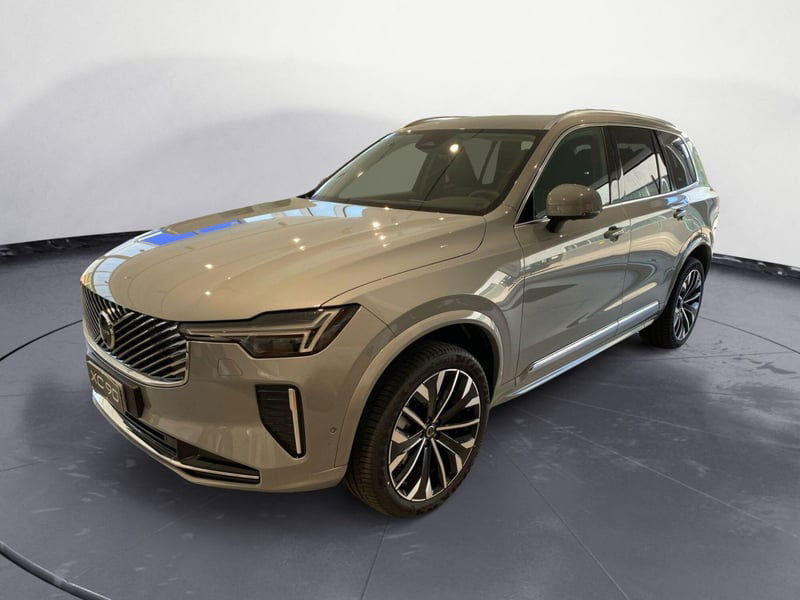Volvo XC90 B5 AWD automatico 7 posti Plus Bright nuova a Como