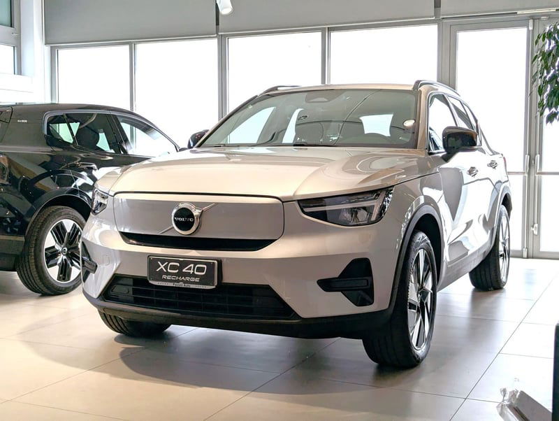 Volvo EX40 single motor Core rwd nuova a Pescara