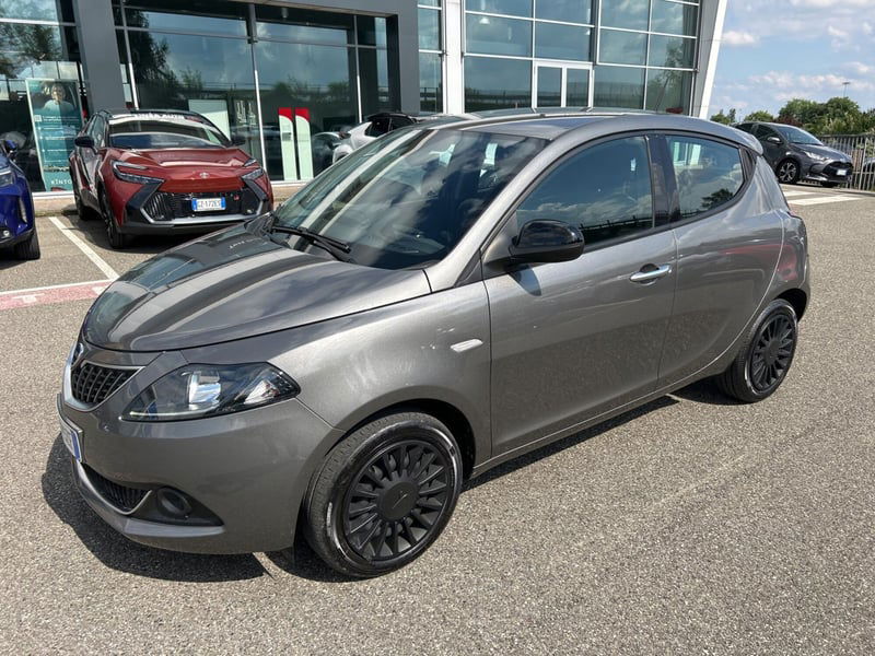 Lancia Ypsilon 1.0 FireFly 5 porte S&S Hybrid Ecochic Silver del 2022 usata a Melegnano