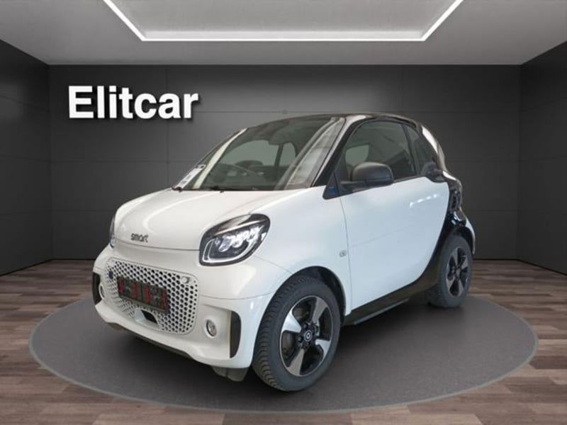 smart Fortwo EQ Passion Nightsky del 2024 usata a Magenta