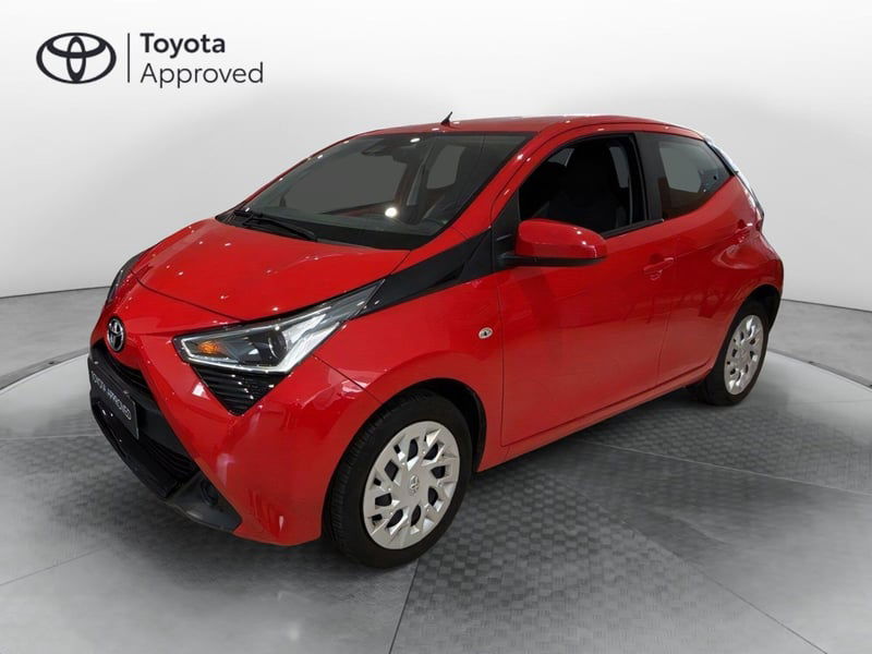 Toyota Aygo Connect 1.0 VVT-i 72 CV 5 porte x-play del 2021 usata a Misterbianco