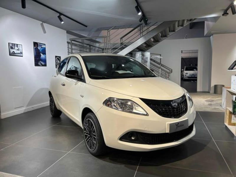 Lancia Ypsilon 1.0 FireFly 5 porte S&S Hybrid Silver Plus nuova a Vercelli