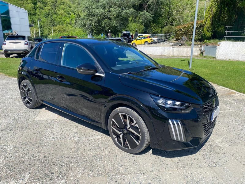 Peugeot 208 PureTech 100 Stop&Start 5 porte GT del 2024 usata a La Spezia