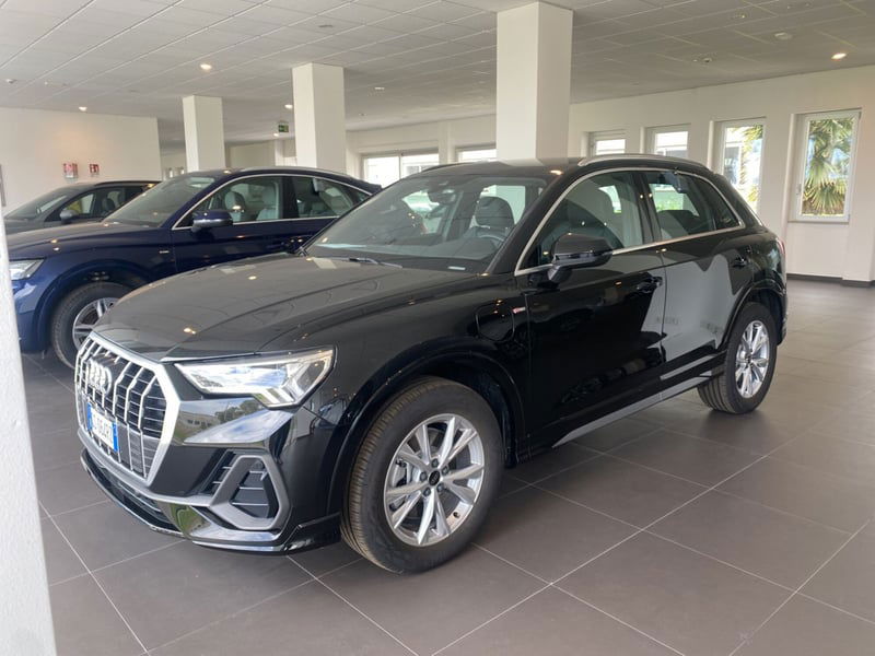 Audi Q3 45 TFSI e S tronic Business nuova a Catania