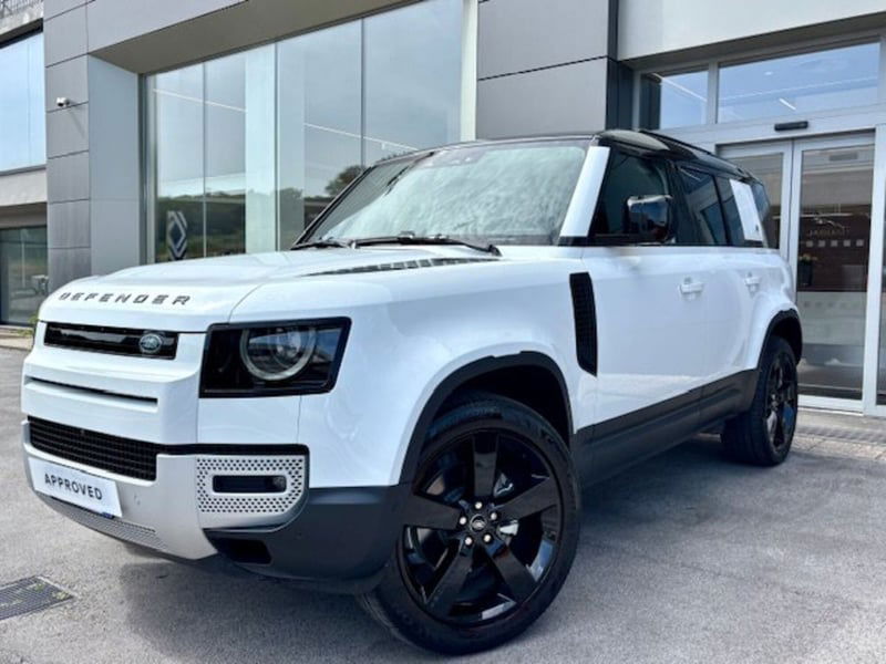 Land Rover Defender 110 3.0d i6 mhev X-Dynamic SE awd 200cv auto del 2024 usata a Pesaro