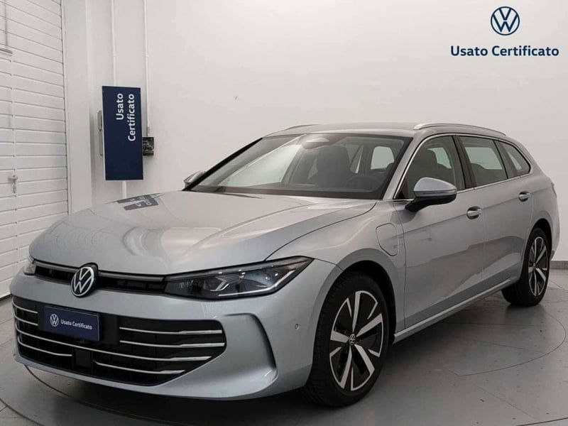 Volkswagen Passat Variant 1.5 TSI ACT DSG Business nuova a Gallarate