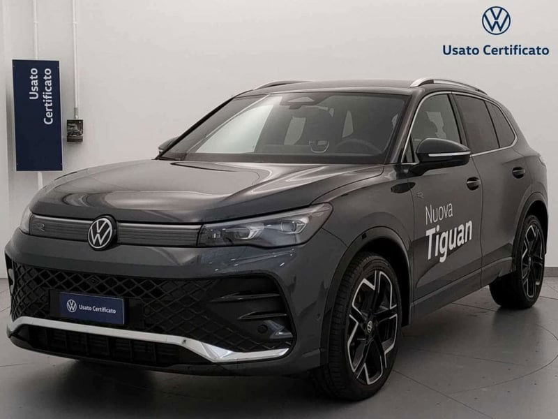 Volkswagen Tiguan 2.0 TDI 150 CV SCR DSG 4MOTION R-Line nuova a Gallarate