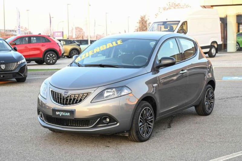 Lancia Ypsilon 1.0 FireFly 5 porte S&S Hybrid Gold Plus del 2022 usata a Pianezza