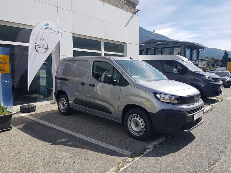 Opel Combo Furgone Cargo 1.5 Diesel 130CV S&S PC 1000kg Edition nuova a Saint-Christophe