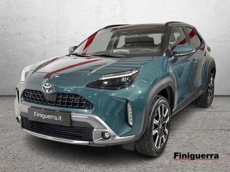 Toyota Yaris Cross 1.5 Hybrid 5p. E-CVT AWD-i Lounge nuova a Civate