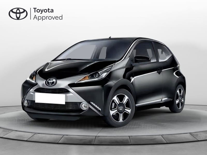Toyota Aygo 1.0 VVT-i 69 CV 5 porte x-play del 2016 usata a Latina