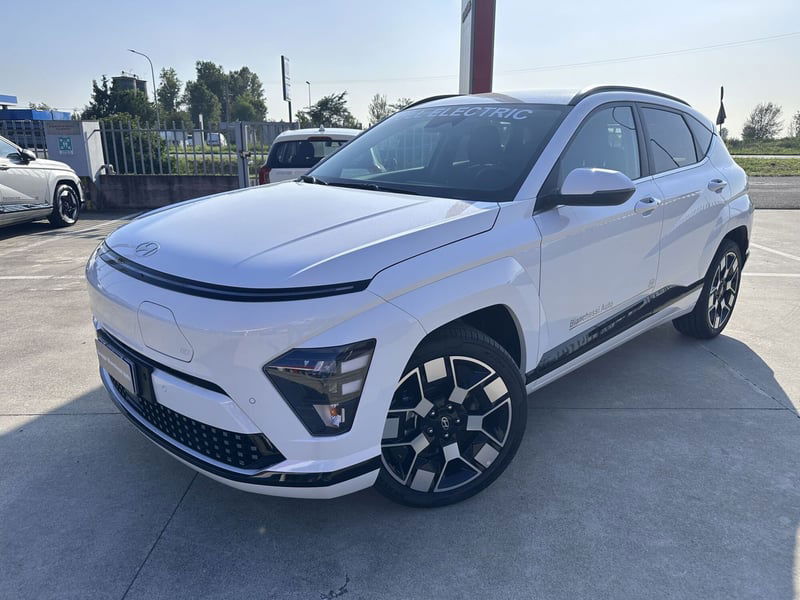 Hyundai Kona EV 64 kWh Exclusive del 2025 usata a Madignano