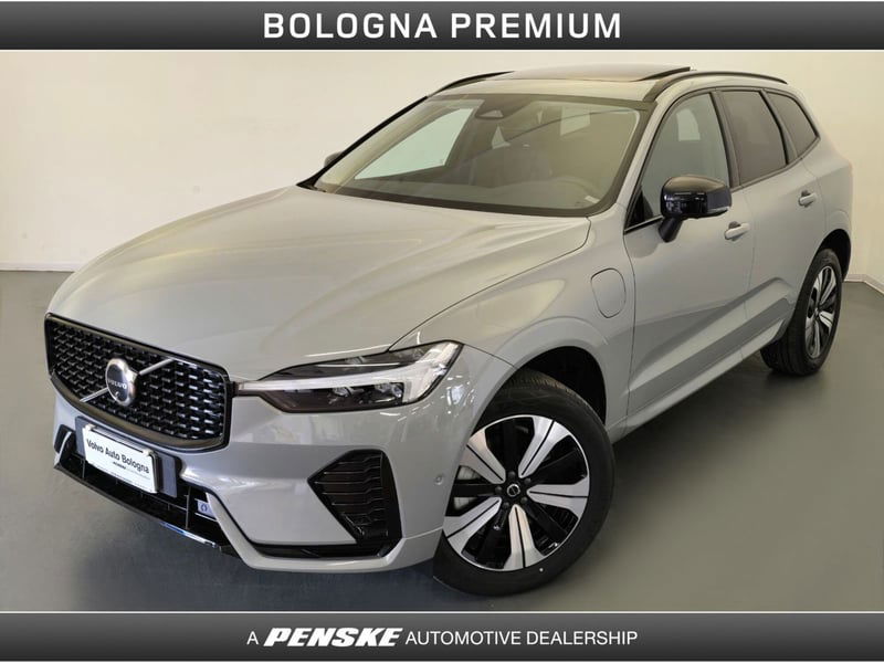 Volvo XC60 T6 Recharge AWD Plug-in Hybrid aut. Plus Dark nuova a Casalecchio di Reno