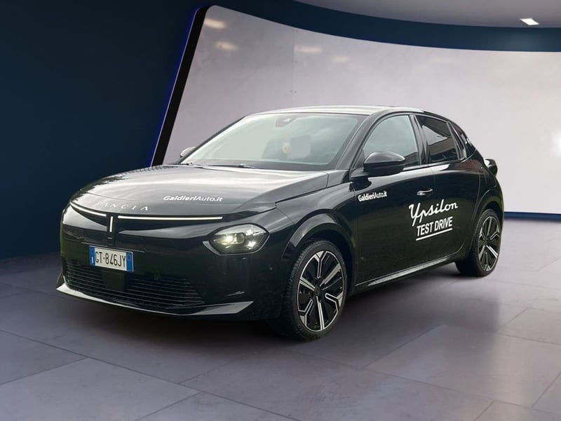 Lancia Ypsilon 51kWh LX del 2024 usata a Fisciano