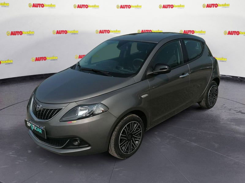 Lancia Ypsilon 1.0 FireFly 5 porte S&S Hybrid Ecochic Silver del 2022 usata a Buggiano