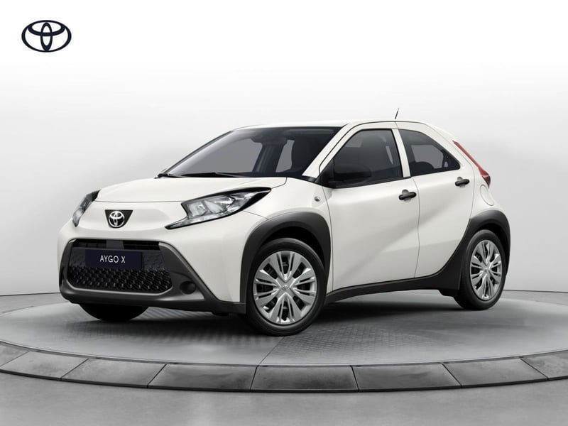 Toyota Aygo X 1.0 VVT-i 72 CV 5p. Undercover S-CVT nuova a Curno