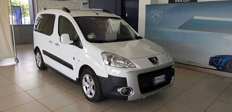 Peugeot Partner 1.6 HDi 92CV Outdoor del 2012 usata a Pordenone