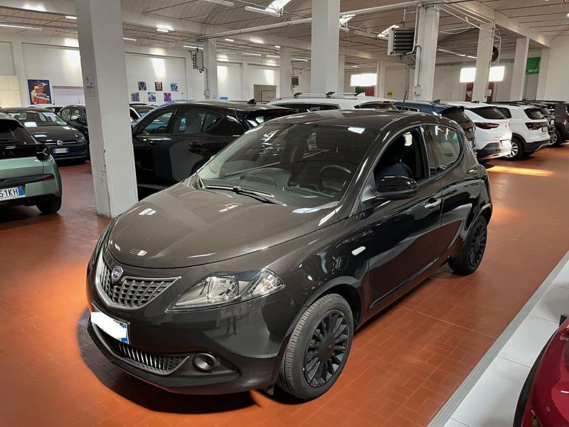 Lancia Ypsilon 1.0 FireFly 5 porte S&S Hybrid Ecochic Silver del 2021 usata a Altopascio