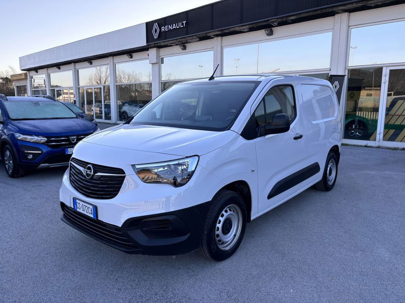 Opel Combo Furgone Cargo 1.2 Benzina 110 S&S PC 650kg Essentia del 2023 usata a Jesi