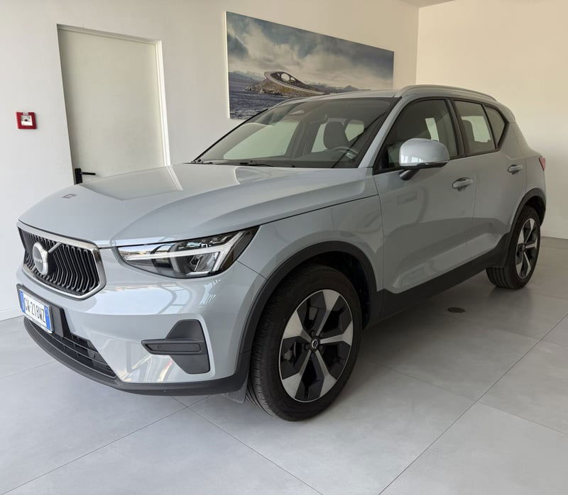 Volvo XC40 B3 automatico Core del 2024 usata a Parma