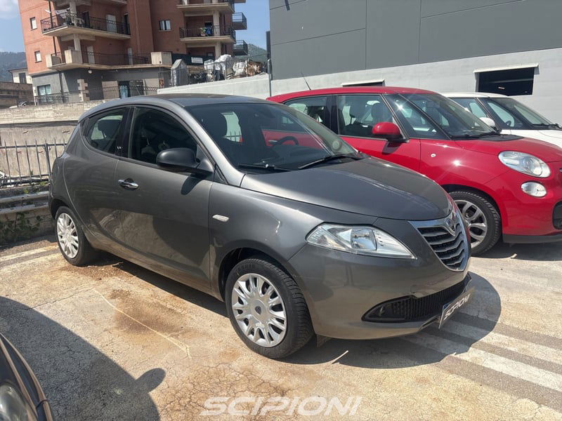 Lancia Ypsilon 1.2 69 CV 5 porte Silver del 2013 usata a L'Aquila