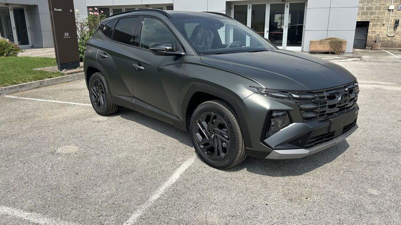 Hyundai Tucson 1.6 hev Xtech 2wd auto nuova a Paolisi