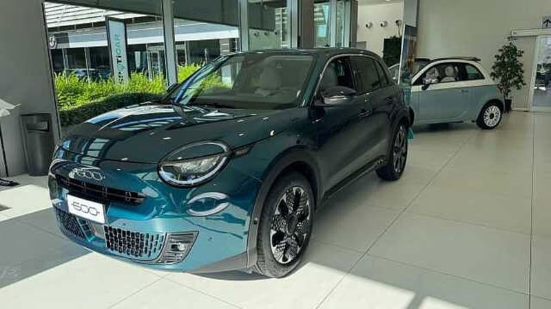 Fiat 600 1.2 hybrid La Prima 110cv auto nuova a Legnano