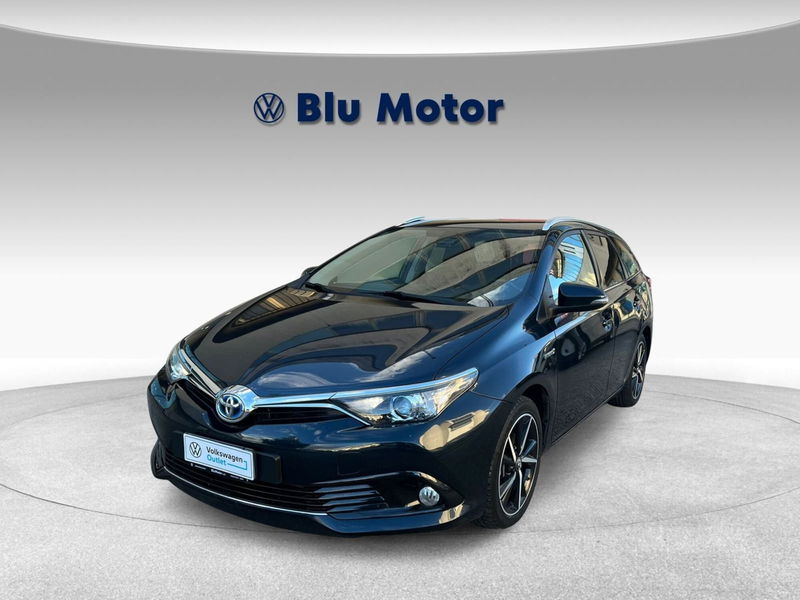 Toyota Auris Station Wagon 1.8 Hybrid Lounge del 2017 usata a Ceccano