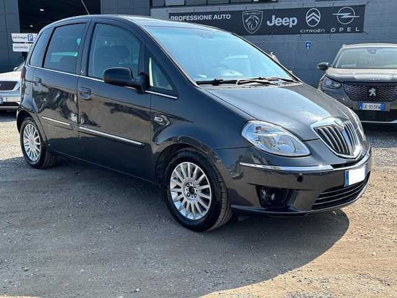 Lancia Musa 1.4 16V EURO 5 Oro Plus del 2010 usata a Roma