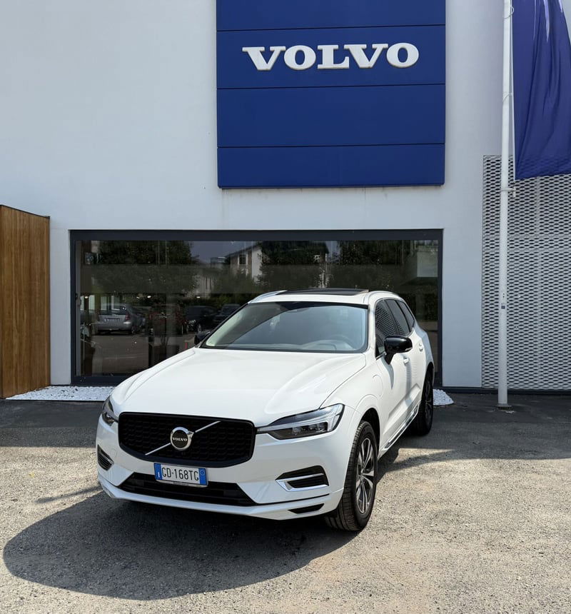 Volvo XC60 T6 Recharge AWD Plug-in Hybrid R-design del 2020 usata a Parma